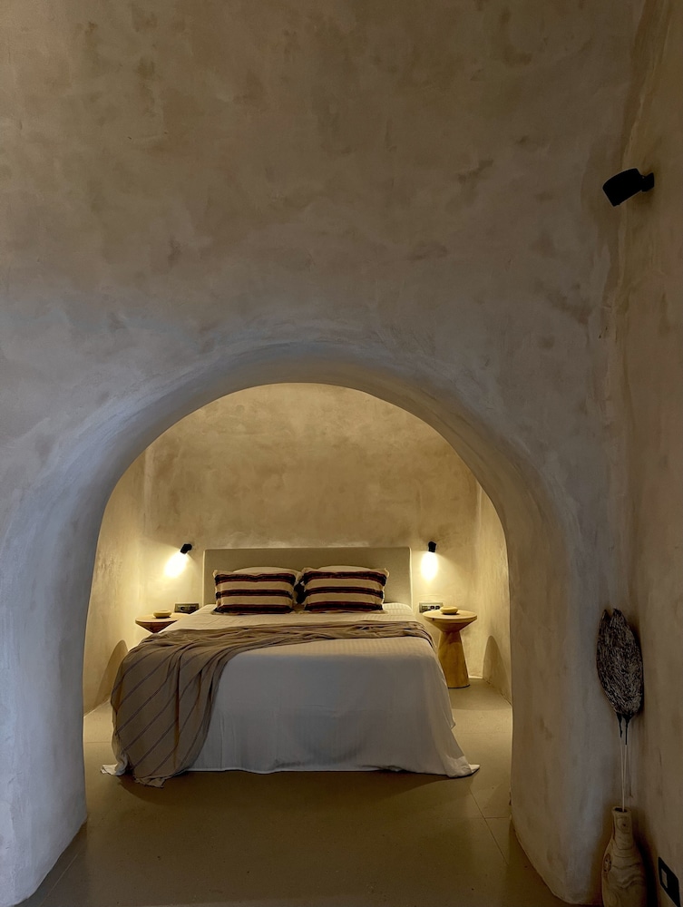 Aethra Cave Suites in Pyrgos, Greece