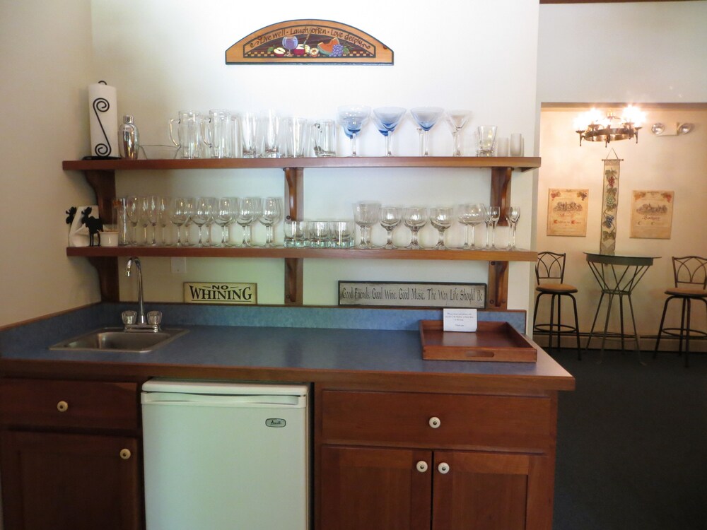 Cabernet Inn - photo 8