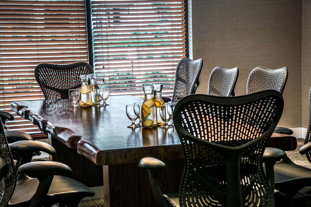 Hilton Garden Inn Reagan National Airport - photo 49