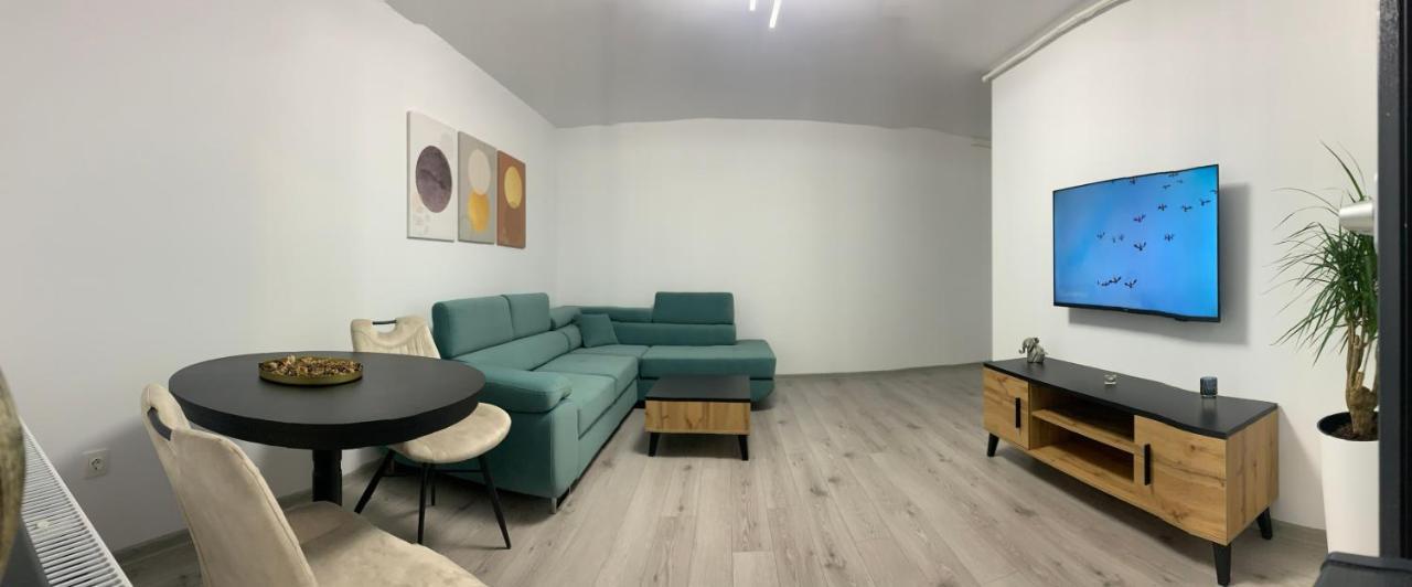 New Apartment Trivale Park — 4-Star Luxury Hotel in Pitesti, Romania
