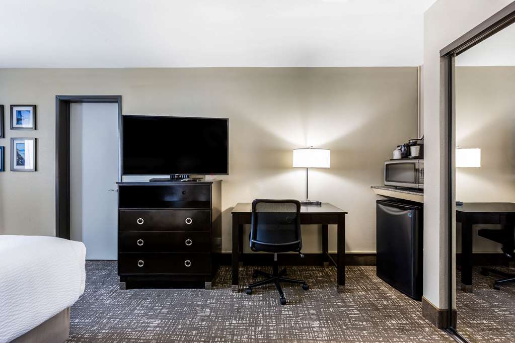 La Quinta Inn & Suites by Wyndham San Diego Mission Bay - photo 20