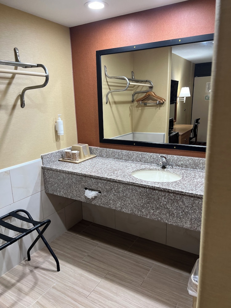 Serenity Inn Hotel Sweetwater - photo 11