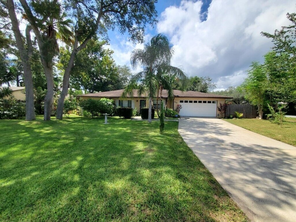 Tiki Beach Queen in Saint Augustine, United States
