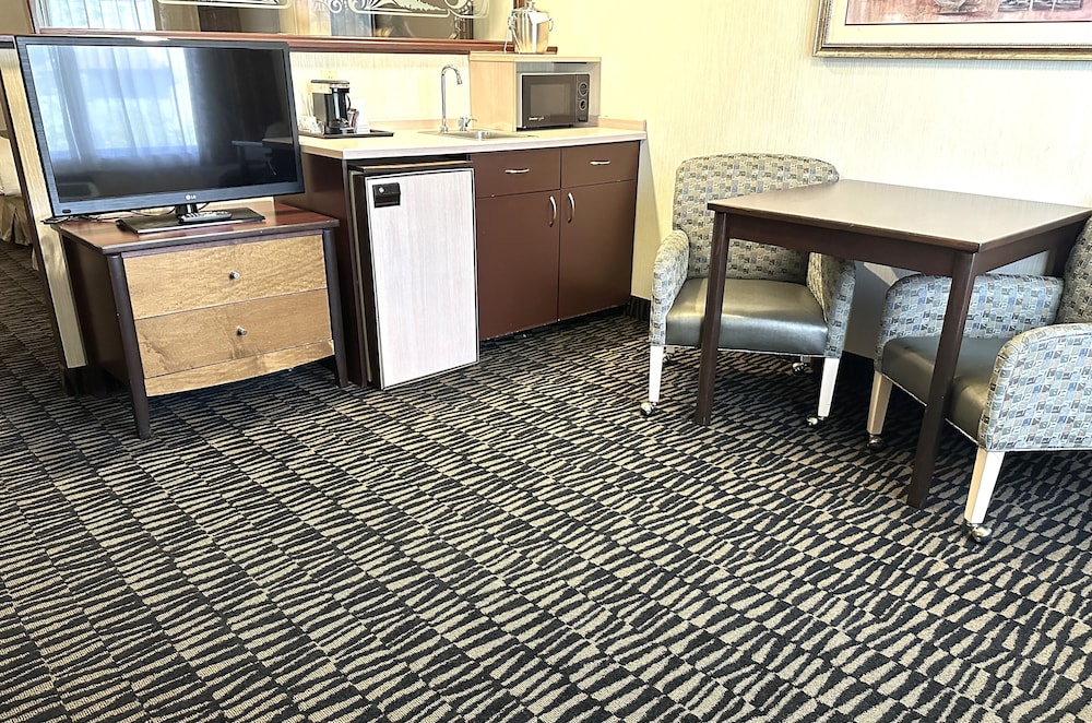 Sojourn Suites Portland Airport - photo 5