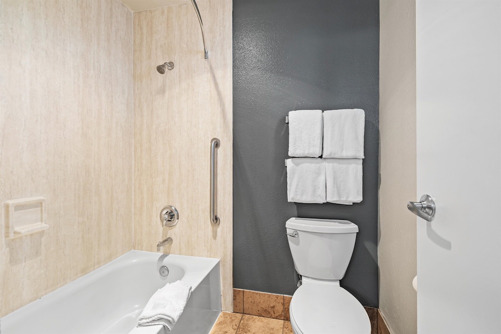 Bend Inn & Suites - photo 14