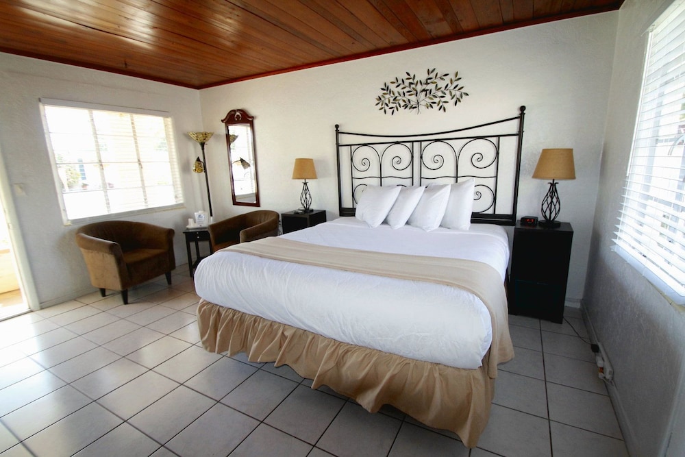 Island Breeze Inn in Venice, United States