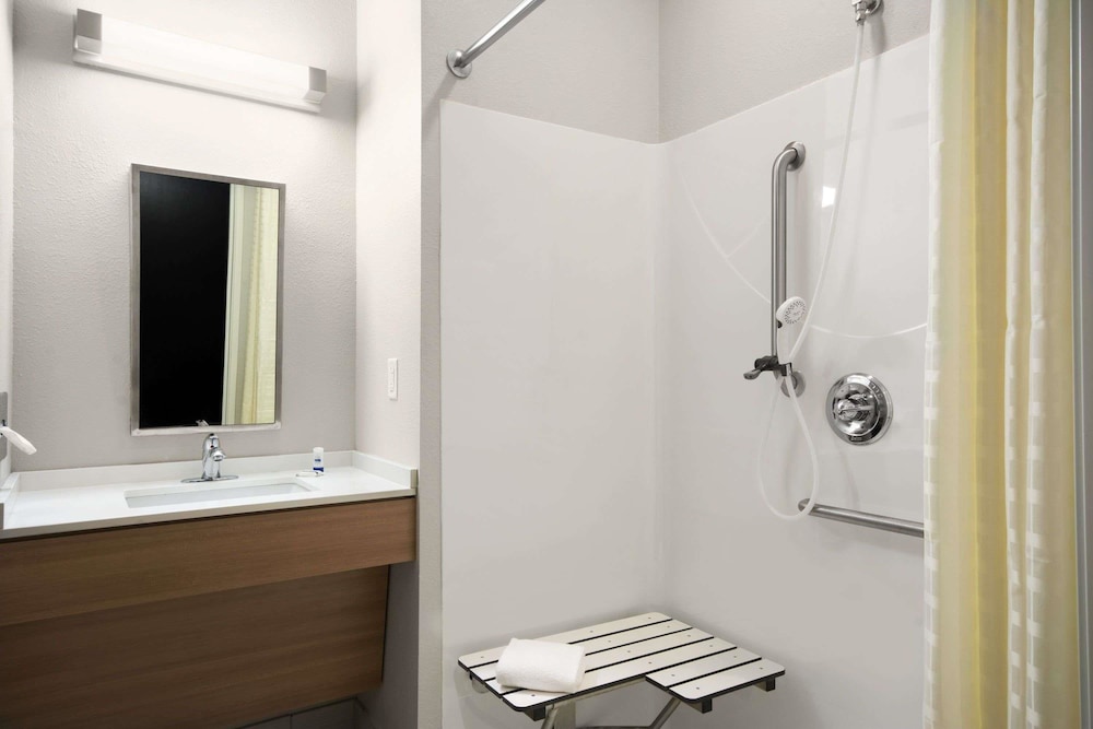 Microtel Inn & Suites By Wyndham Lynchburg - photo 9