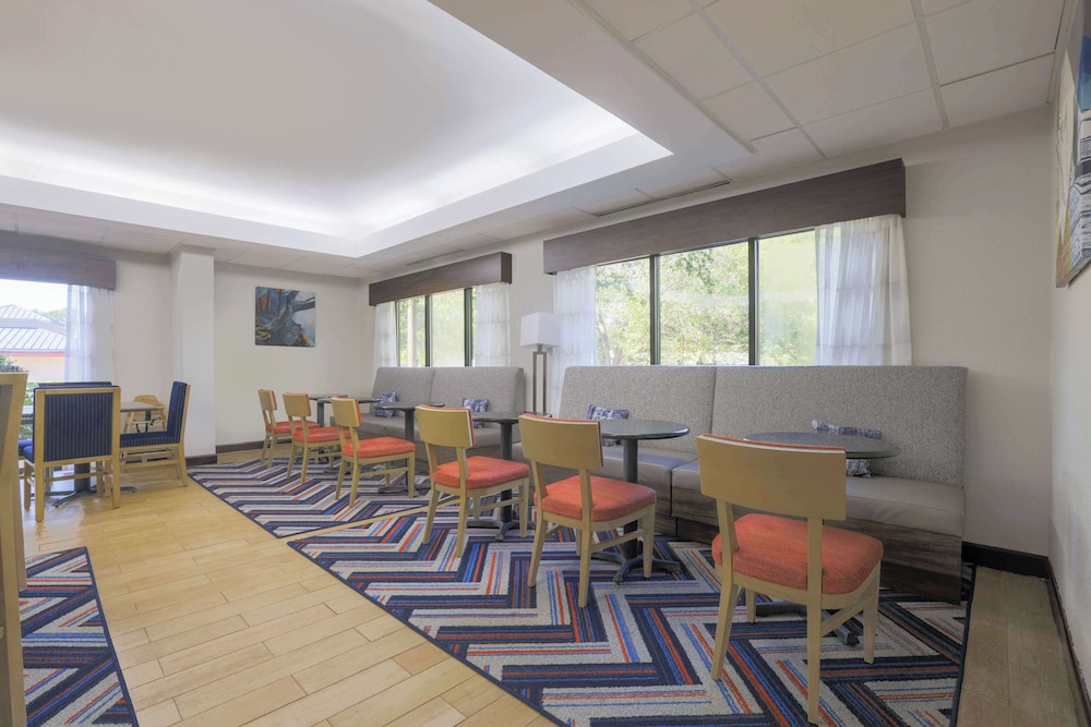 Hampton Inn Raleigh Garner - photo 30