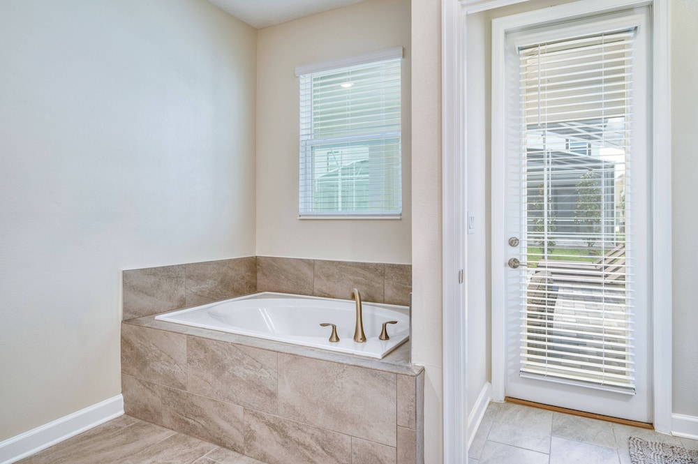 Gorgeous Brand New 7 Bedrooms House With Pool and Game Room at Champions Gate Resort - photo 26