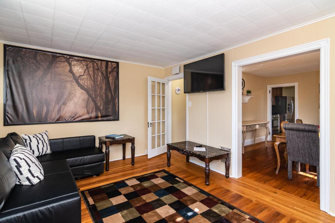 915CountyLineRoad Luxury Mainline Train Colleges — 4-Star Luxury Hotel in Bryn Mawr, United States