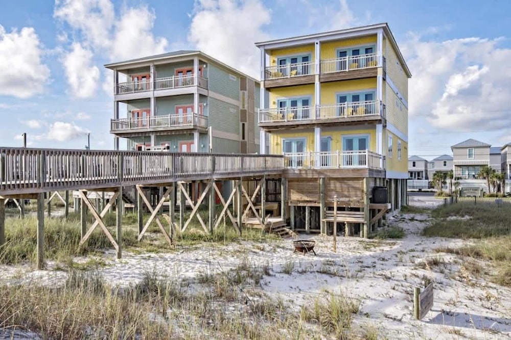 BeachFront 8Bedrooms Lemonshello in Gulf Shores, United States