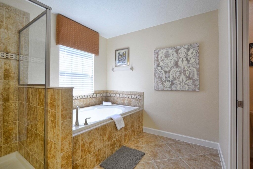 Resort Community Large Private Pool Free Wifi Game Room No Rear Neighbors 6 Bedroom Home by RedAwning - photo 21