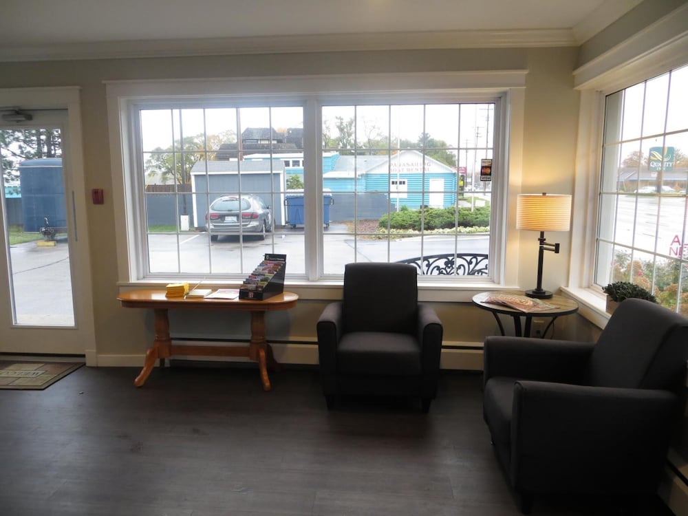 Brio Beach Inn - photo 6