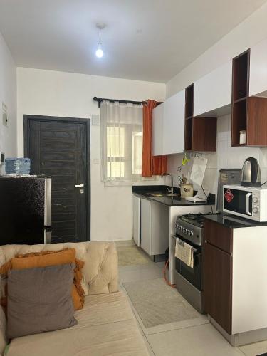 Modern Studio near Junction Mall Wi Fi Smart TV Free Parking
