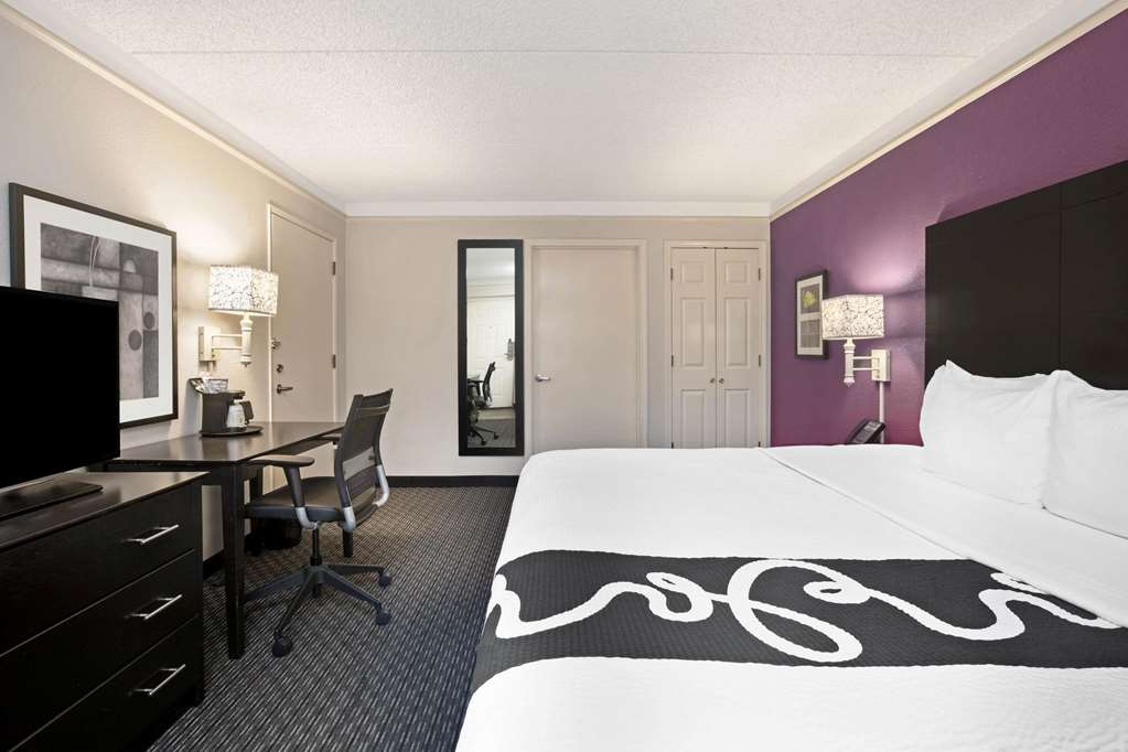 La Quinta Inn by Wyndham Fresno Yosemite - photo 35