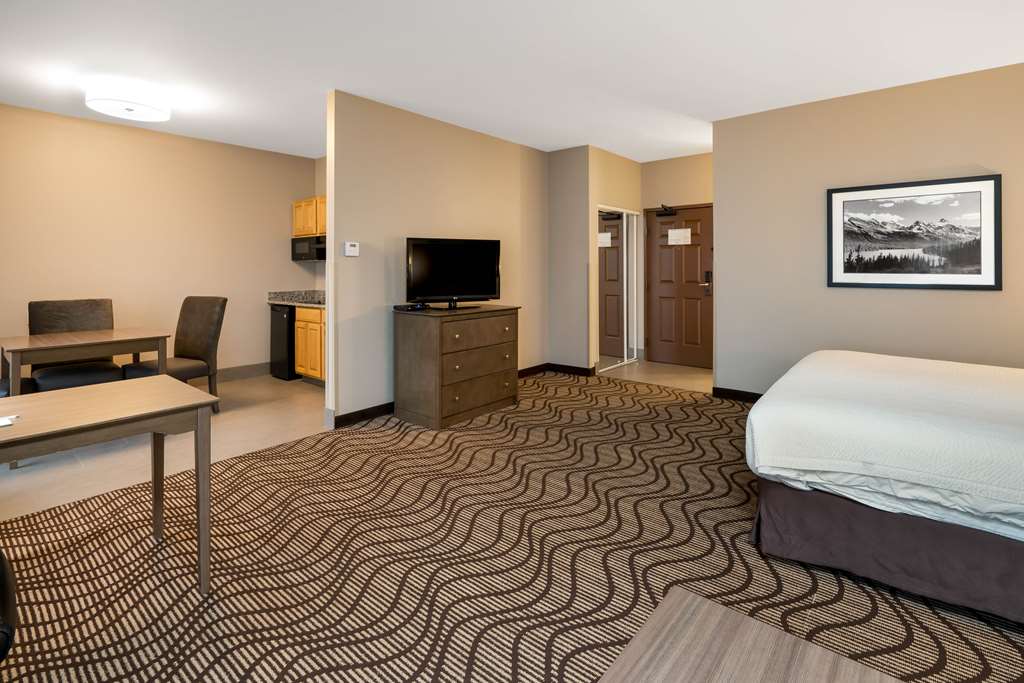 Best Western Plus Kalispell Glacier Park West Hotel & Suites - photo 16