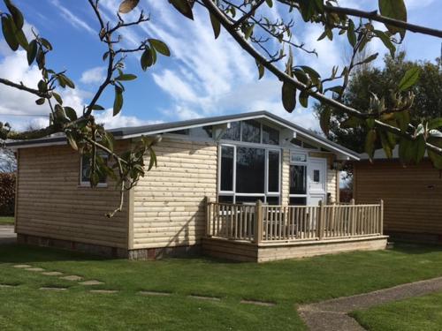 Chalet 12a — 4-Star Luxury Hotel in Seaton, United Kingdom