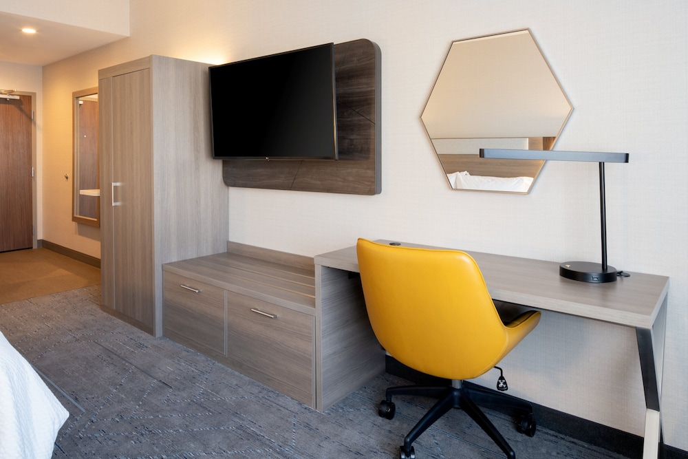 Holiday Inn Express and Suites Hollister by IHG - photo 22