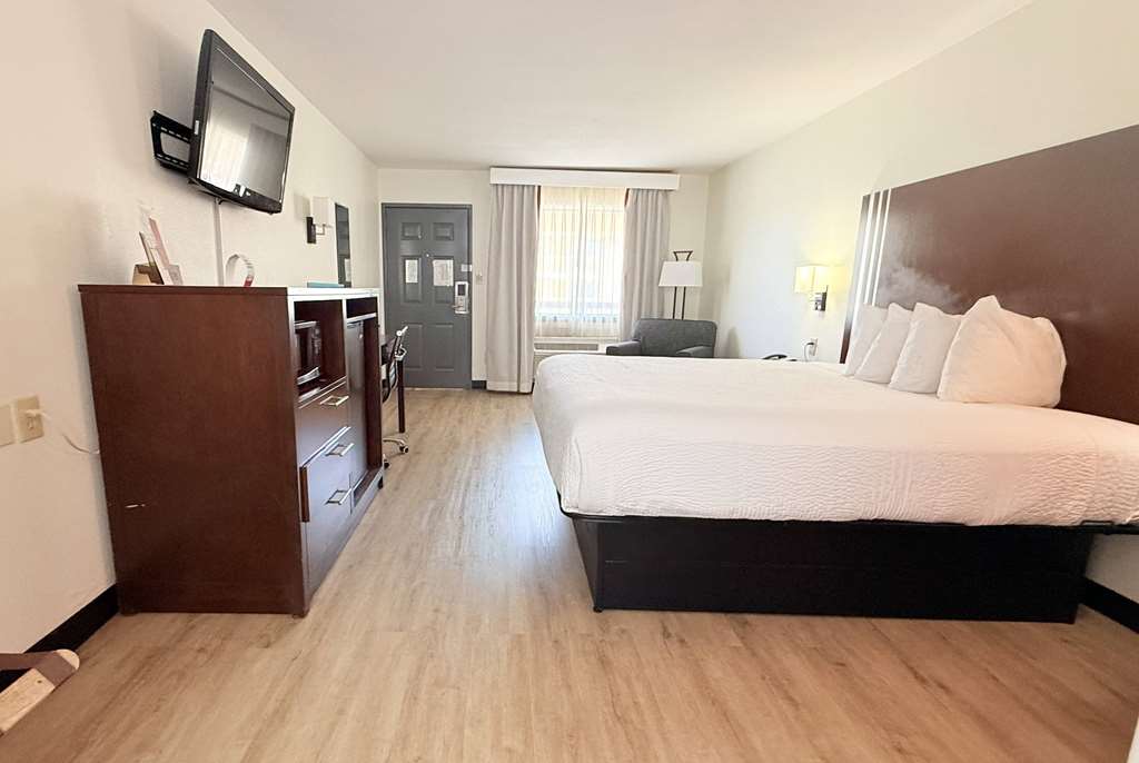 Ramada by Wyndham San Antonio Near SeaWorld Lackland AFB - photo 25