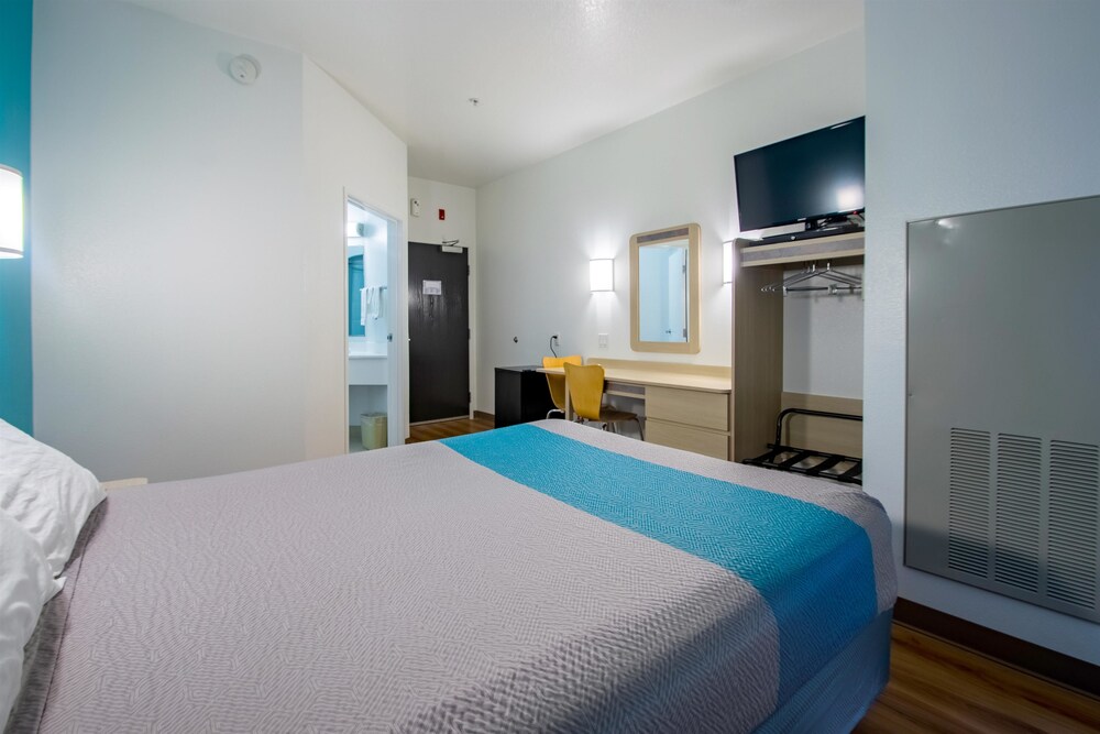 Motel 6 Portland North - photo 13