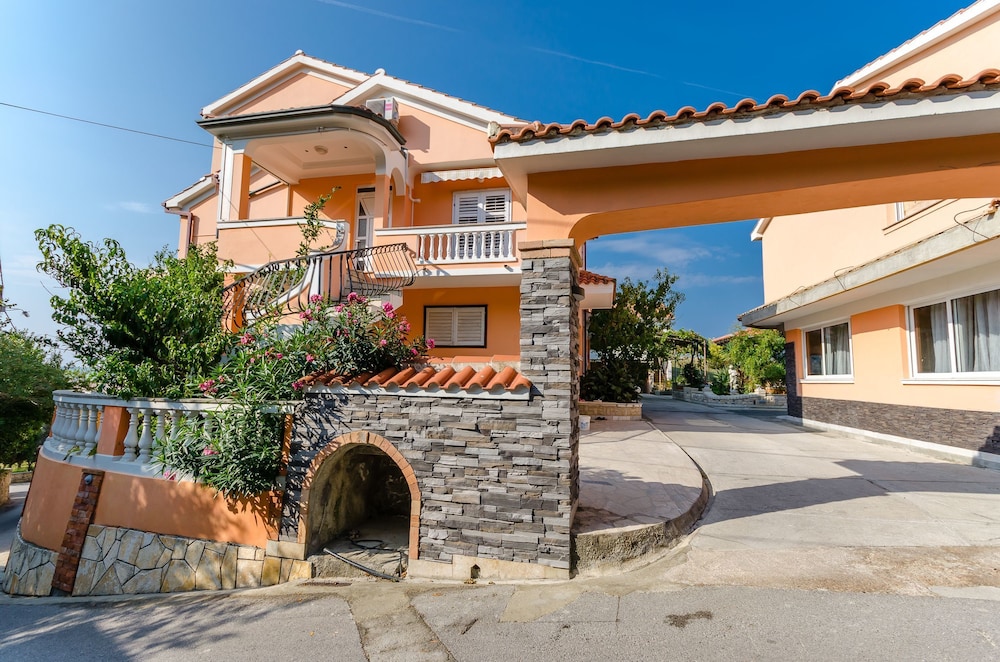 Apartments Darko — 4-Star Luxury Hotel in Rab, Croatia