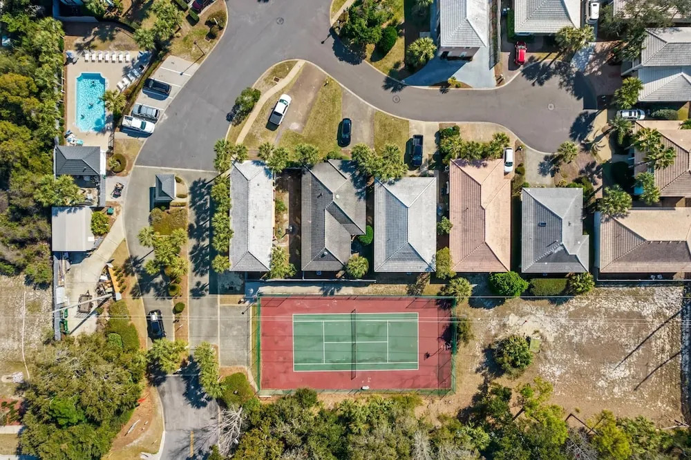 Emerald Palace - carbon neutral hotel in Destin