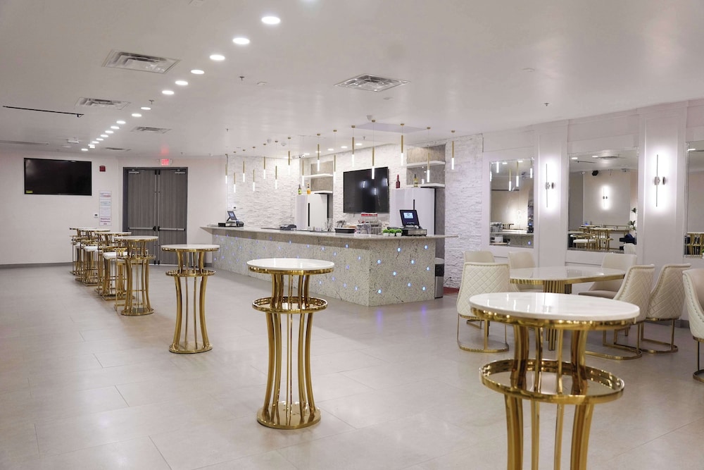 Ramada by Wyndham DFW Airport - photo 16