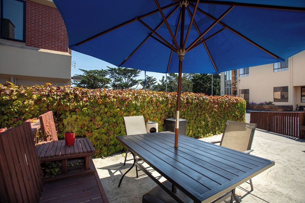 Munras Inn - photo 39