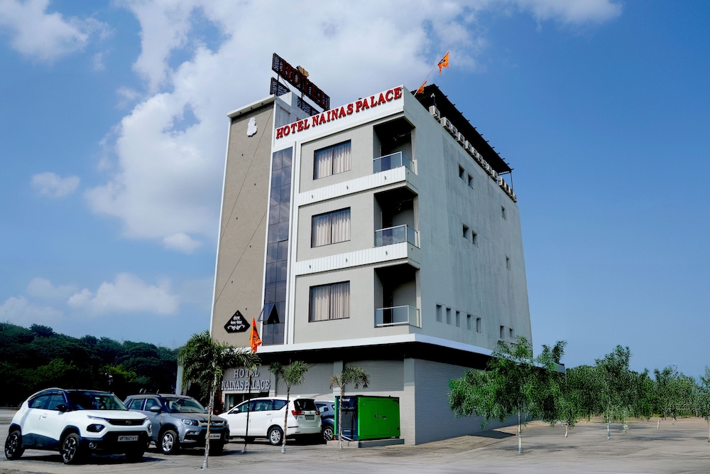 Hotel Nainas Palace in Ujjain, India