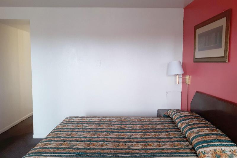 Hotel Kings at Clovis by OYO Rooms - photo 26