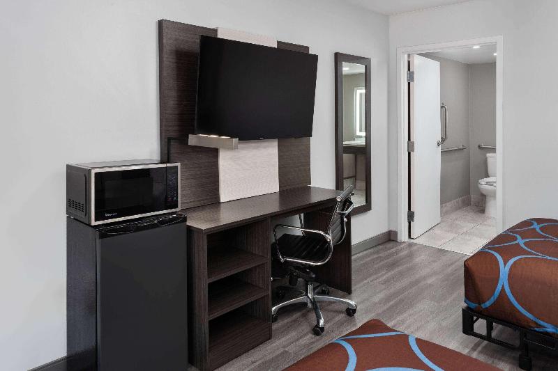 Super 8 By Wyndham Baltimore Northwest - photo 12