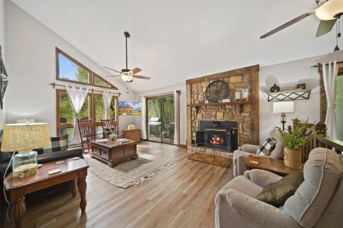 Riverside Mountain Retreat in Boone, United States