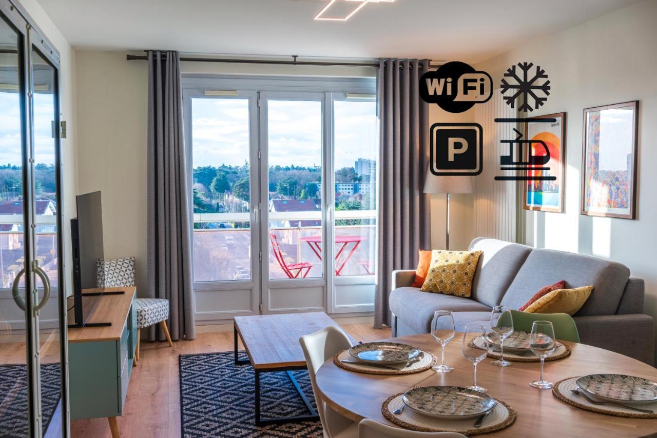 T2 de Standing Climatise Avec Parking Prive Tram T2 T5 Hopitaux Est — 4-Star Luxury Hotel in Bron, France