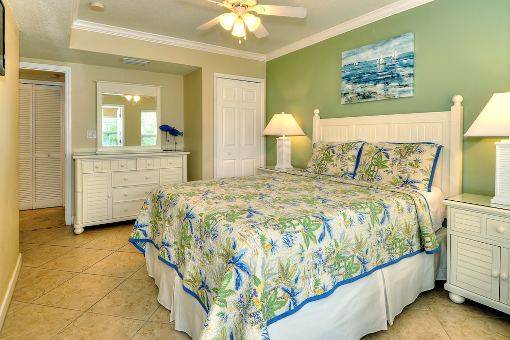 Barefoot Beach Resort - photo 6