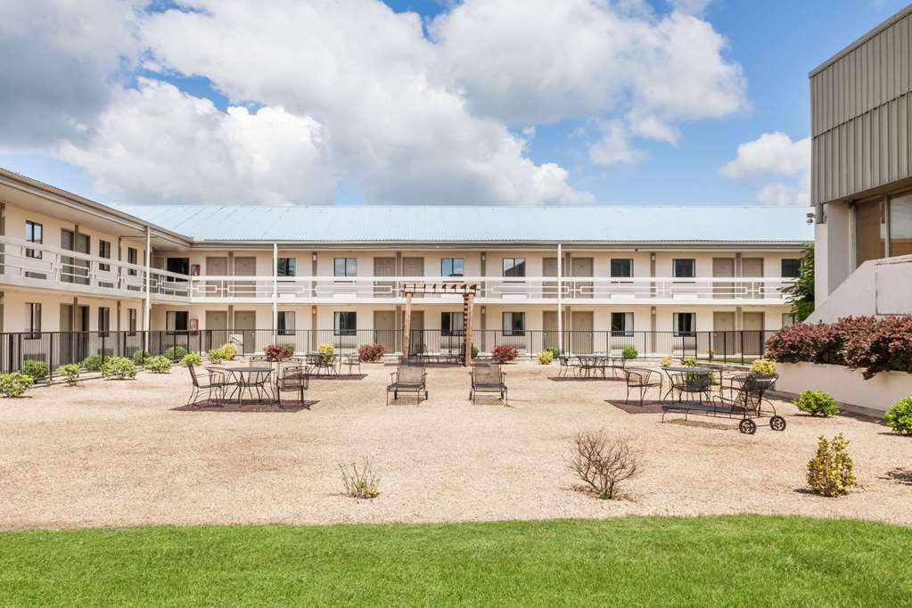 Super 8 by Wyndham Monteagle TN - photo 2