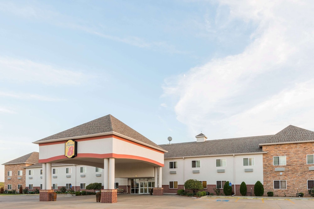 Super 8 by Wyndham Salina - featured photo