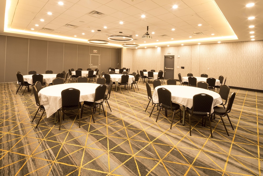 Holiday Inn Kalamazoo West - photo 40