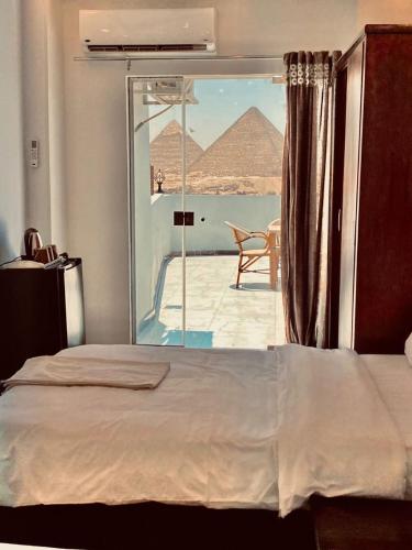 Isis Pyramids and sphinx view - carbon neutral hotel in Cairo