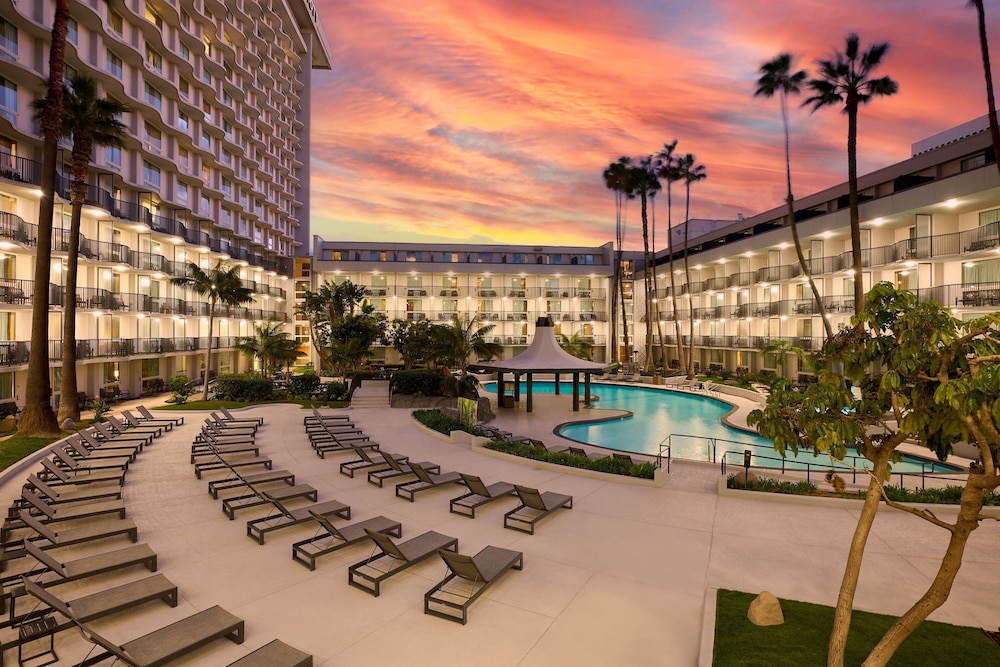 Los Angeles Airport Marriott - photo 31