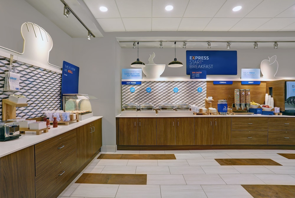 Holiday Inn Express & Suites Lenexa Overland Park Area by IHG - photo 43