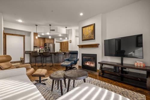 Scenic Escape with Premium Amenities Close To Trails Dining And Slopes in Whitefish, United States
