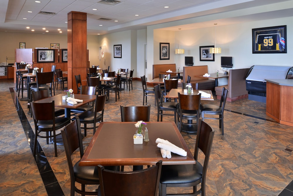 Holiday Inn Madison at The American Center by IHG - photo 38
