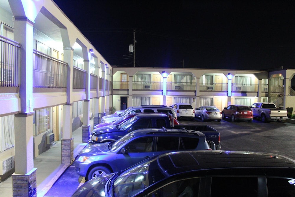 Hutchinson Inn - photo 39