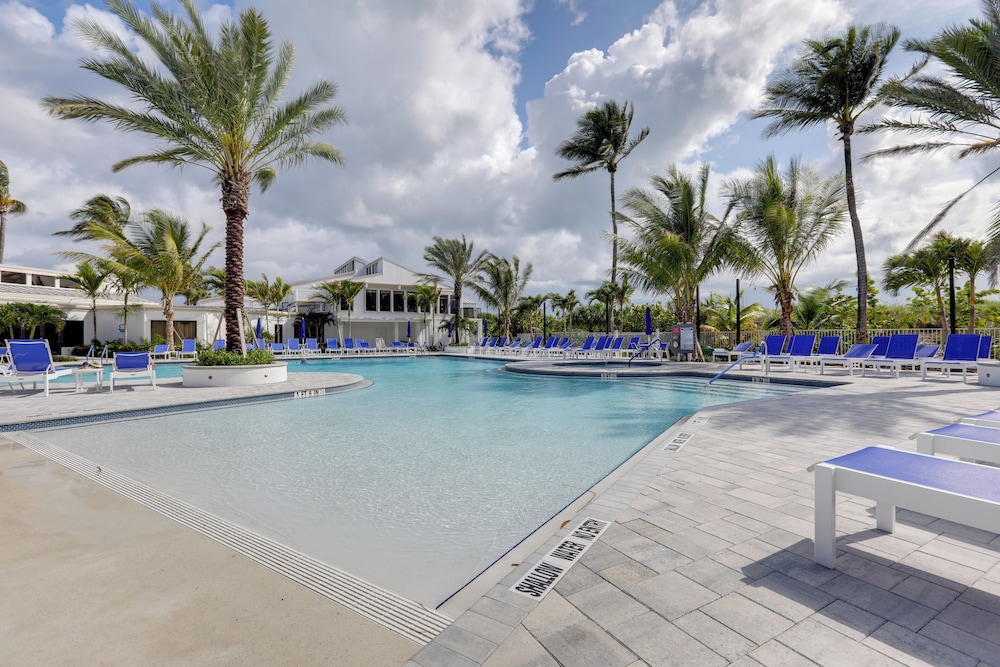 Fort Pierce Condo w Screened Porch: Walk to Beach — 4-Star Luxury Hotel in Fort Pierce, United States