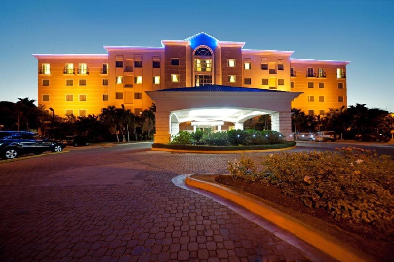 Hodelpa Garden Court — hotel in Santiago De Los Caballeros