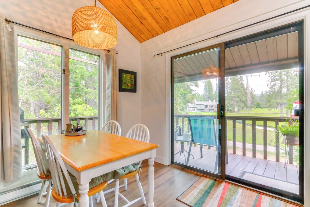 Twin Lakes Village Condo on 3rd Fairway — 4-Star Luxury Hotel in Rathdrum, United States