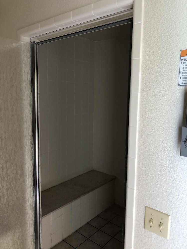 Cloverdale Wine Country Inn & Suites - photo 38