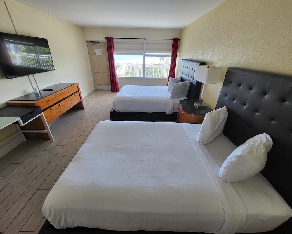 Chateau Mar Beach Resort - photo 18