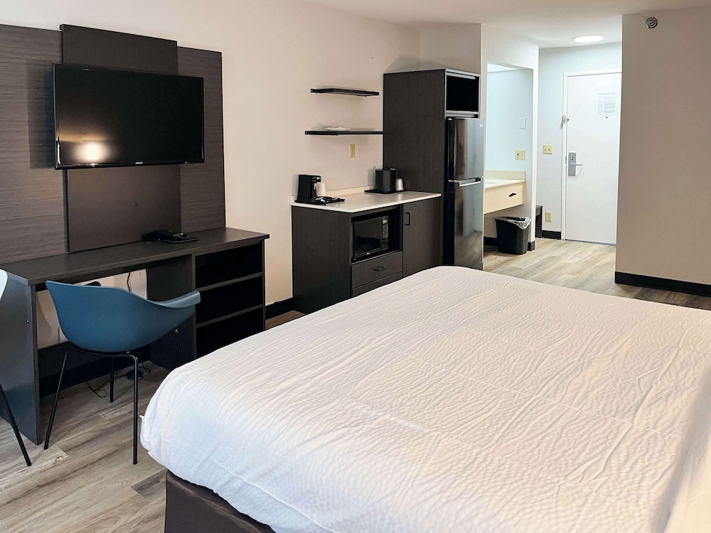 Studio 6 Elkhart IN Kitchenette Rooms - photo 4
