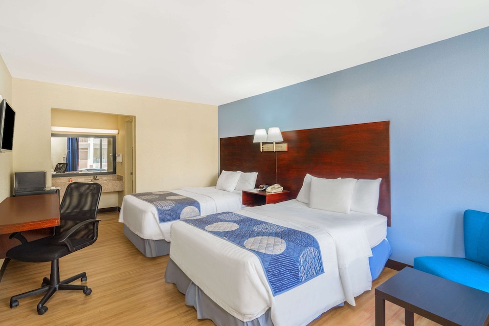 Days Inn by Wyndham Statesville - photo 3